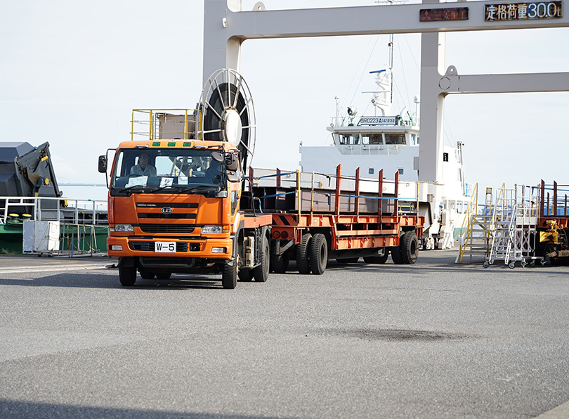 最大60トン輸送可能な構内車両