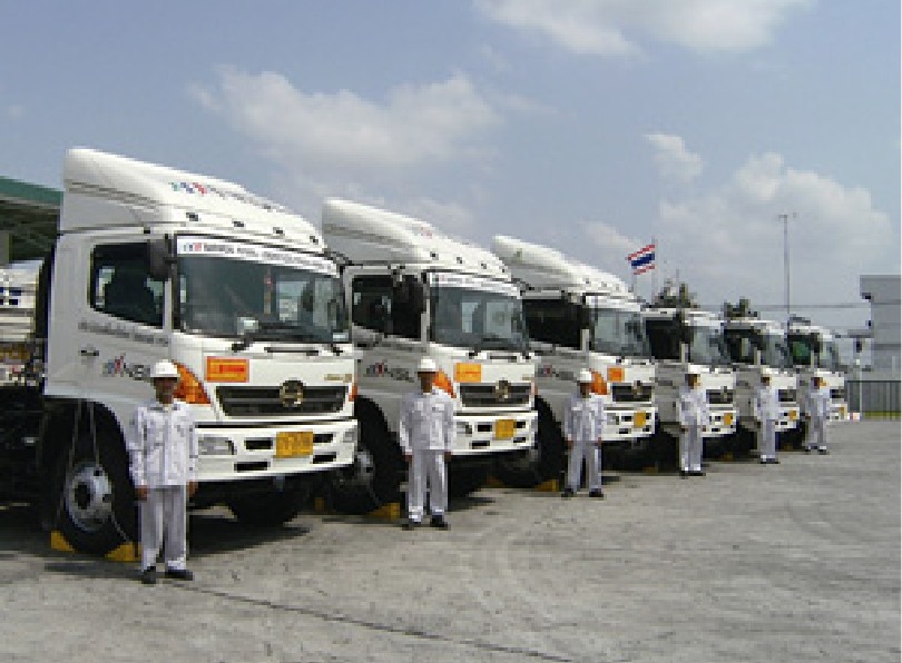 NIPPON STEEL LOGISTICS (THAILAND) CO.,LTD. 現地トラックとドライバー
